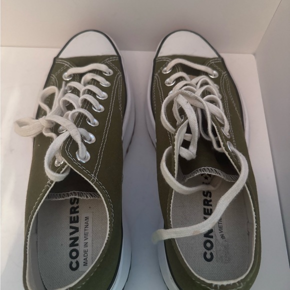 Converse Chuck Taylor platform size 10.5 - Picture 2 of 7